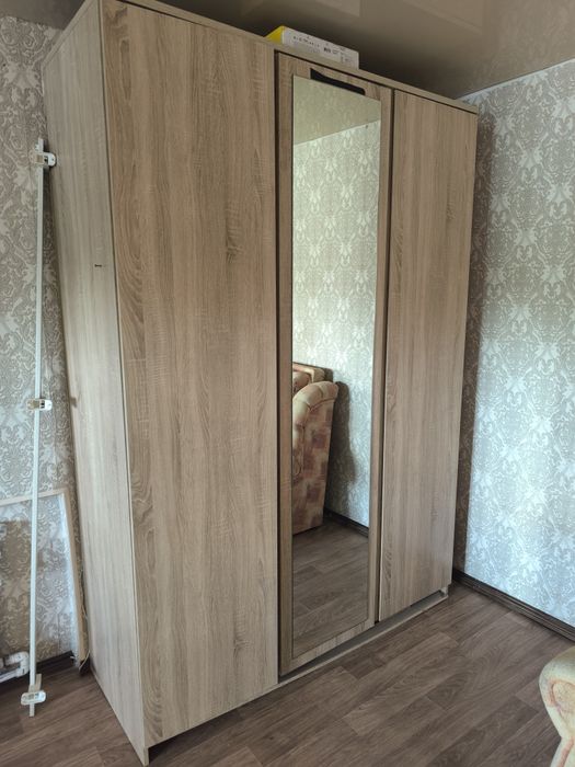 Продам большой шкаф