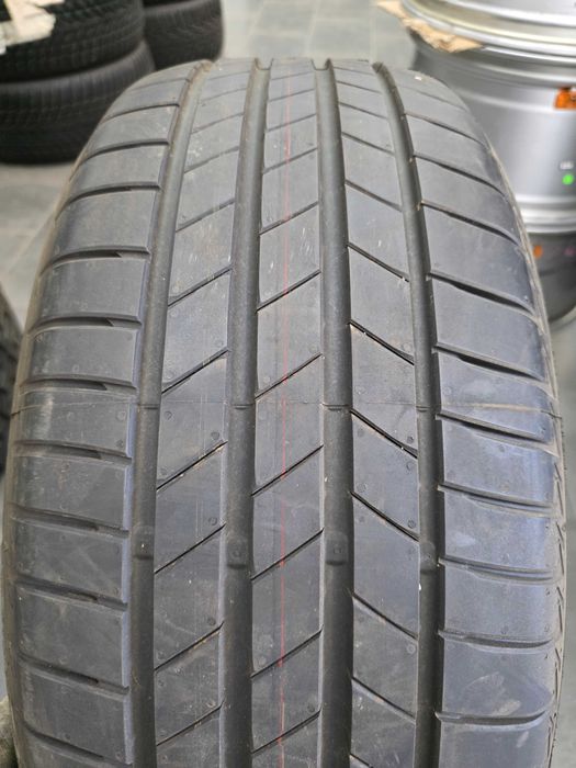 Единични гуми с размер 235 55 17