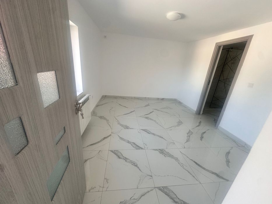 Casă renovată, 2 corpuri, teren 965 mp – Corbu