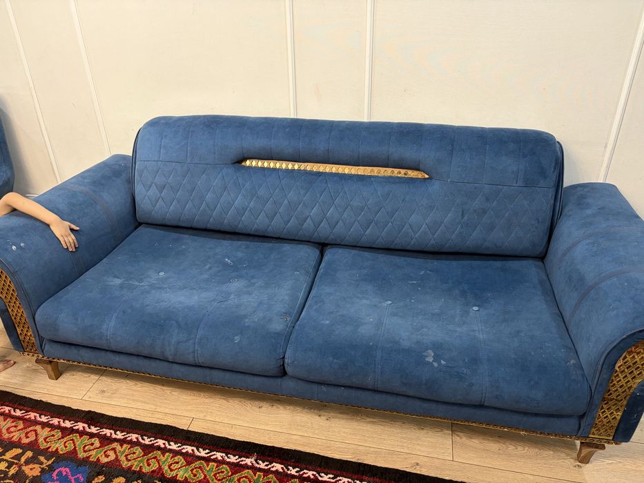Продам диван в зал