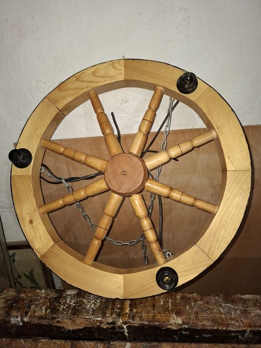 Lustră rustică ideală pentru foișor sau terasă