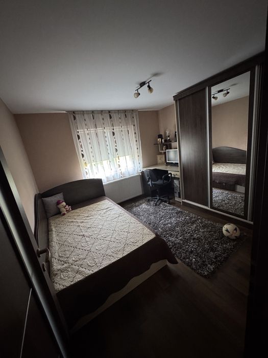 Ofer spre vanzare un superb apartament cu 3 camere !!!
