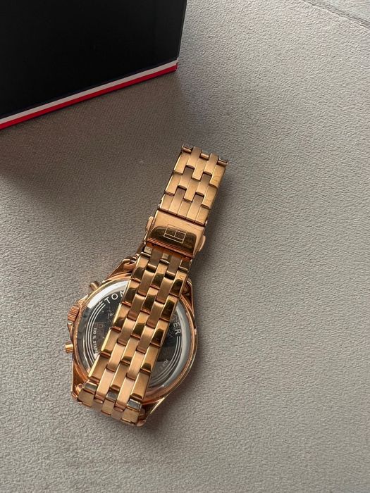 Часовник Tommy Hilfiger дамски