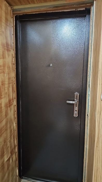 Продам входную дверь