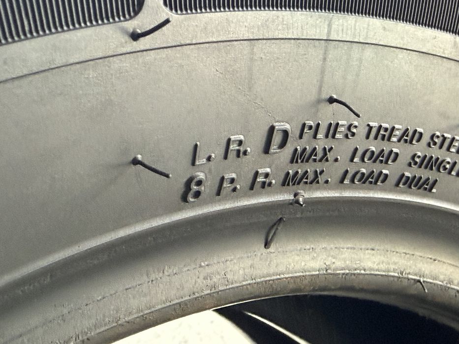 185/75/14 C Kumho 2Броя: 110€ 10мм Като Нови!