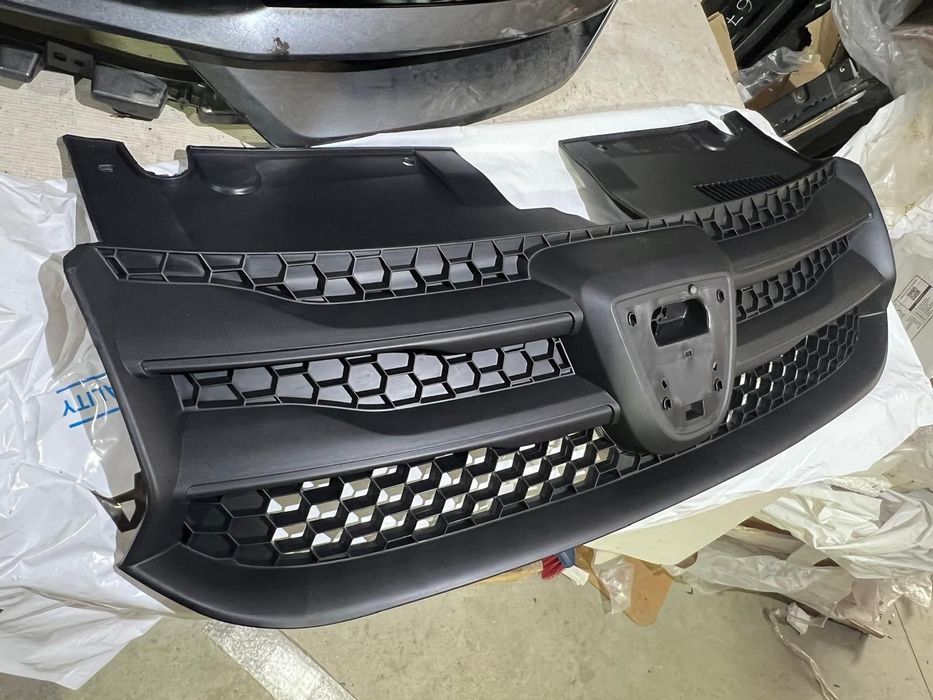 Grila radiator Dacia Logan 2, Sandero 2, 2013, 2014, 2015, 2016.