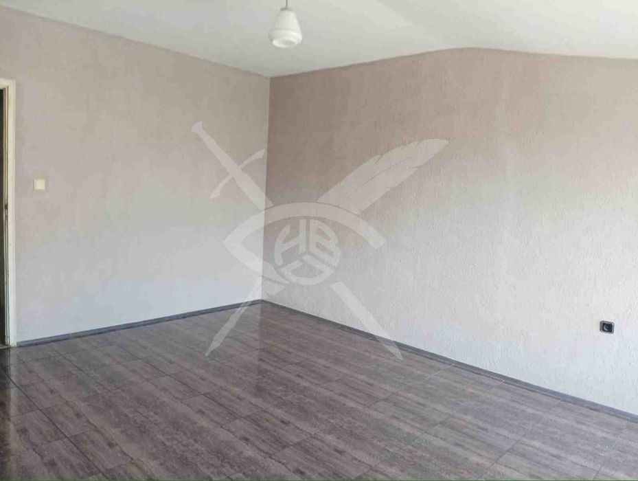 Продава се Тристаен апартамент в Бургас, Възраждане - 80 кв.м за 995 €/кв.м - Снимка #1
