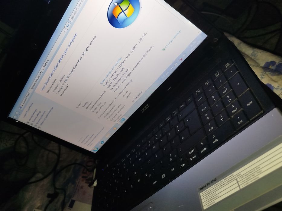 Vând 2 laptopuri Acer ține bateria 1 h 30 m 8 GB RAM