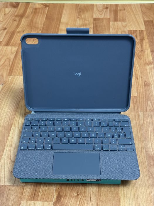 Husa tableta Ipad 10 Logitech Combo Touch
