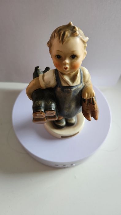 Goebel Hummel, порцеланова фигура, Boots, номер 143/0 TMK3