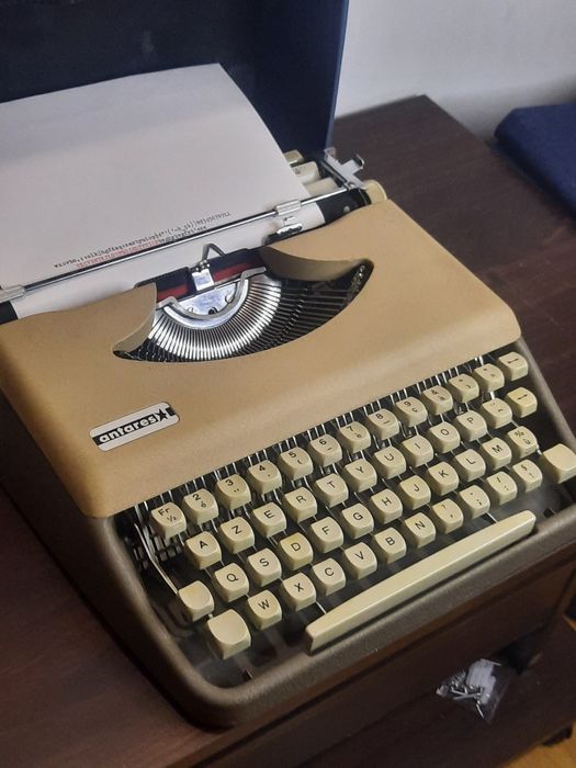 Mașină de scris Antares impecabilă