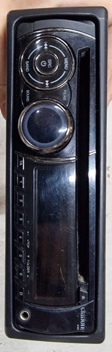 Radio CD Auto Clarion CZ101ER + Ramă Montaj (Stare Bună)