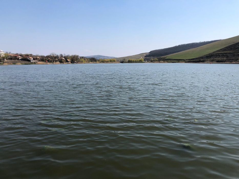 Teren La Lac Intravilan  Pt Casa * 1000  M  com  Geaca jud Cluj