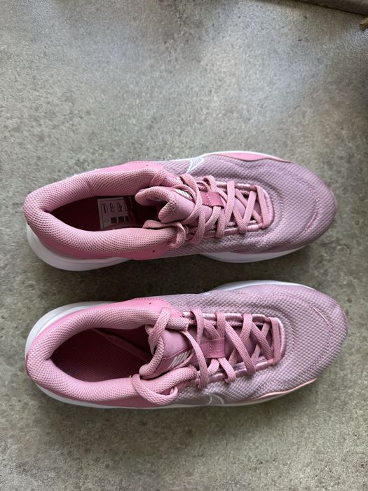 Оригинальни маратонки Nike 40.5 – нови, розови