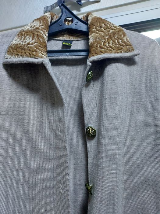 Продам пальто вязанное