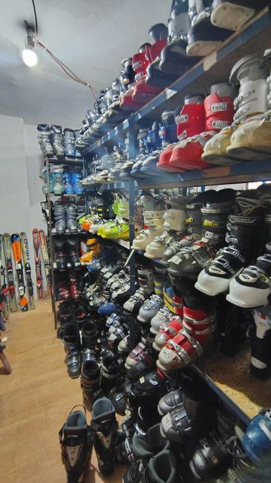 Clăpari schi mărimi de la 28 la 46 toate firmele.