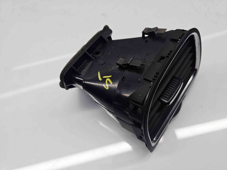 Grila aerisire stanga Volkswagen Golf 6 (5K1) [Fabr 2009-2013] 5K0819