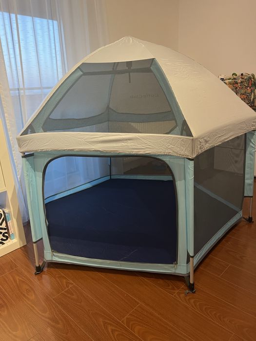 Țarc pliabil cu saltea și protecție UV