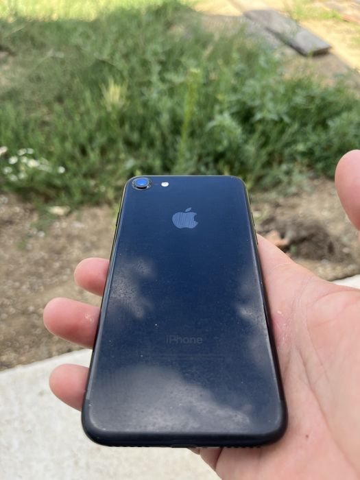 Iphone7 нормальный работает