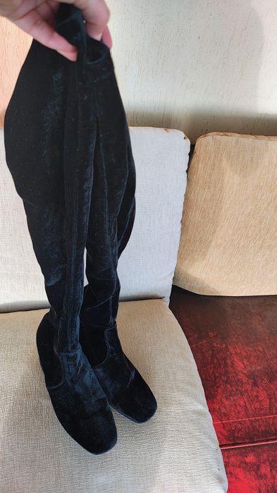 Дълги велурени ботуши с нисък ток и ластик
