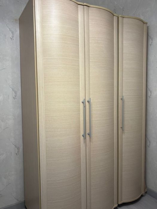 Продаю два шкафа б/у