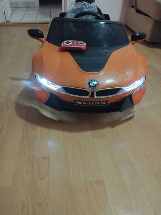 Masinuta cu acumulator pentru copii