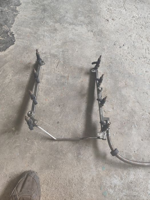 Горивна рейка с дюзи за Mercedes S500 W221 388кс