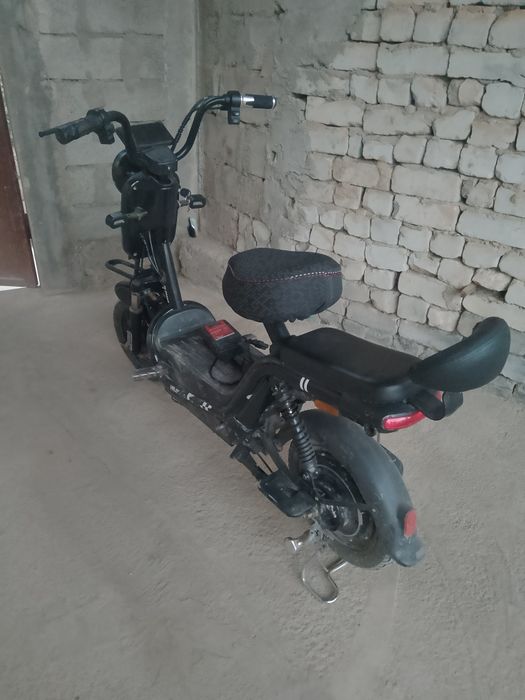 Skuter sotiladi srochno