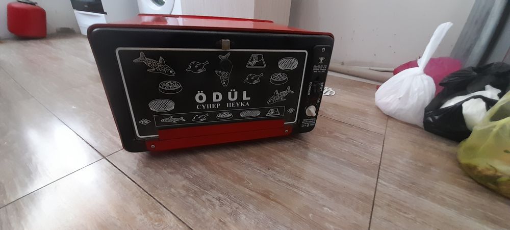 Qizil rangli duxovka. Somsa,pishiriqlar pishirish uchun duxovka,  zo'r