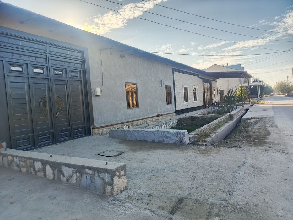 Hovli sotiladi 6 sotixli