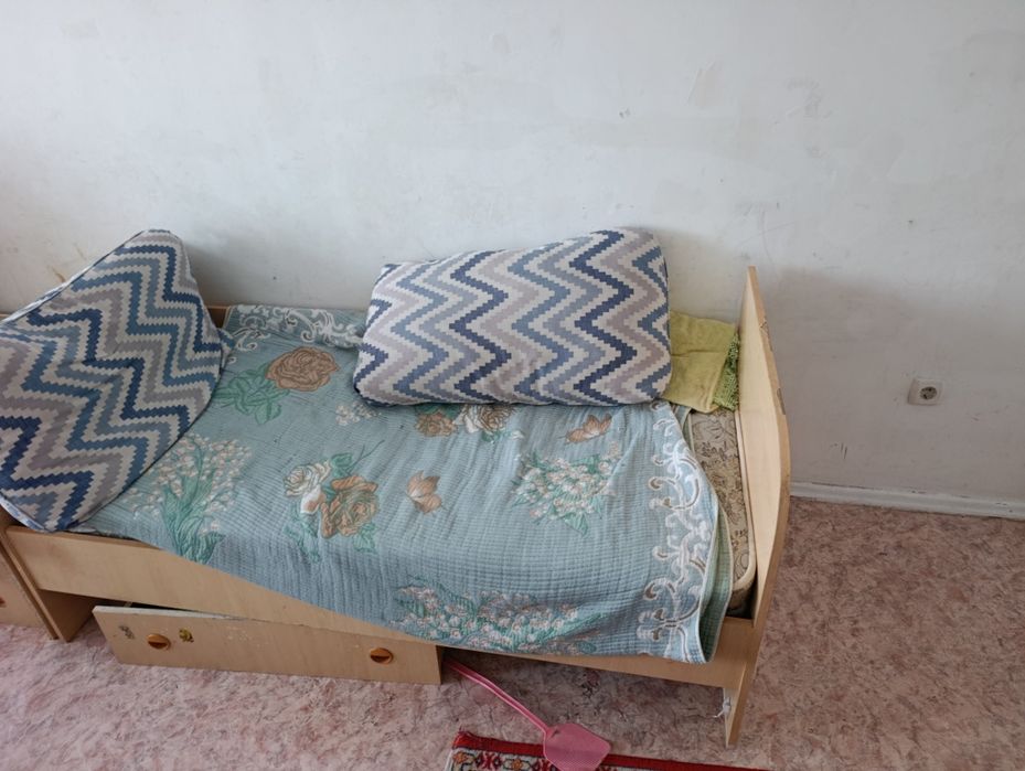 Кровать детская,