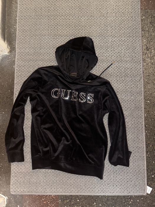 Hanoracul negru guess cu sclipici