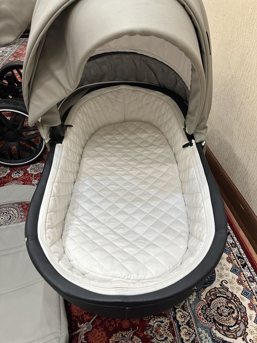 Продаетсья коляска CARRELLO 2в1