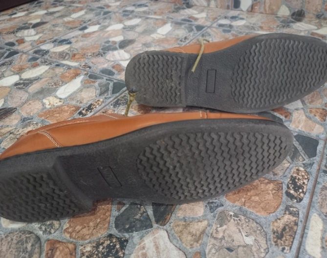 Pantofi barbati piele marca Vapiano marime 44 stare foarte buna