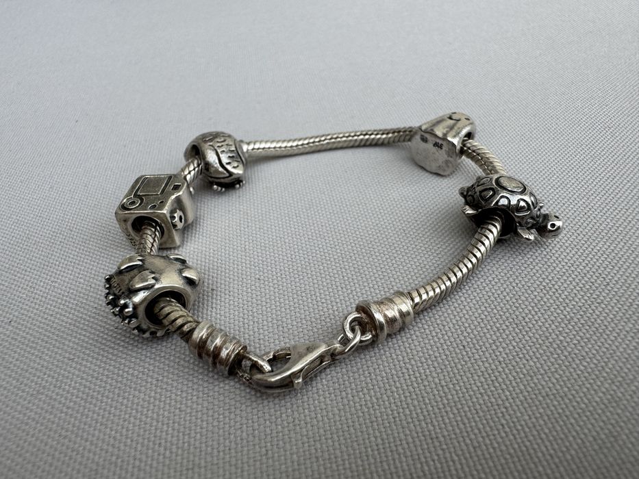 Bratara cu charmuri Pandora
