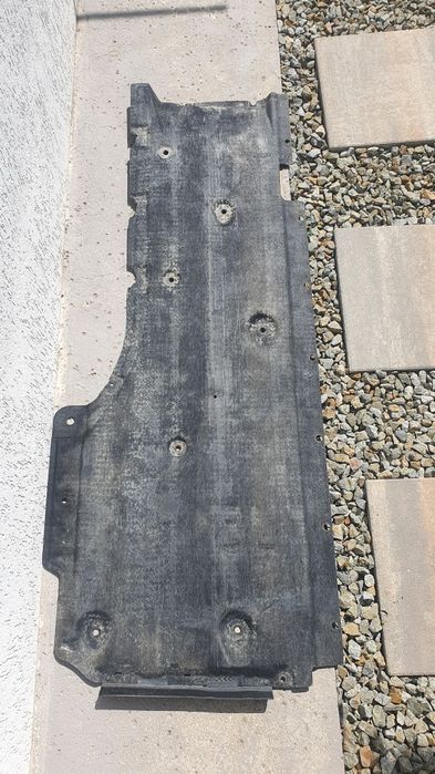 Scut lateral stanga BMW Seria 1 E87 E81 E88 E82