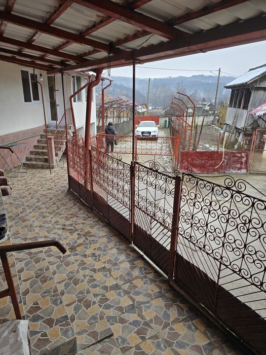Vând casa plus teren extravilan