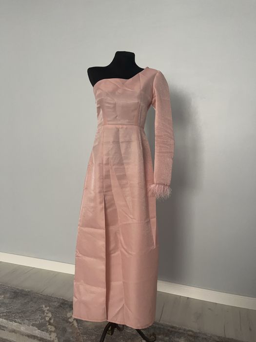 Вечернее платье длины миди