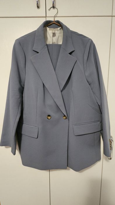 Дамски костюм - сако и панталон