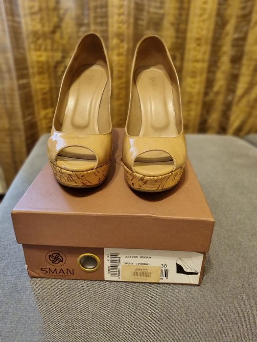 Туфли на танкетке