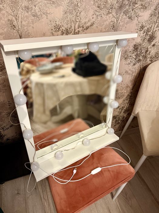Oglindă IKEa cu ramă albă + instalație LED tip Hollywood – stare foarte bună