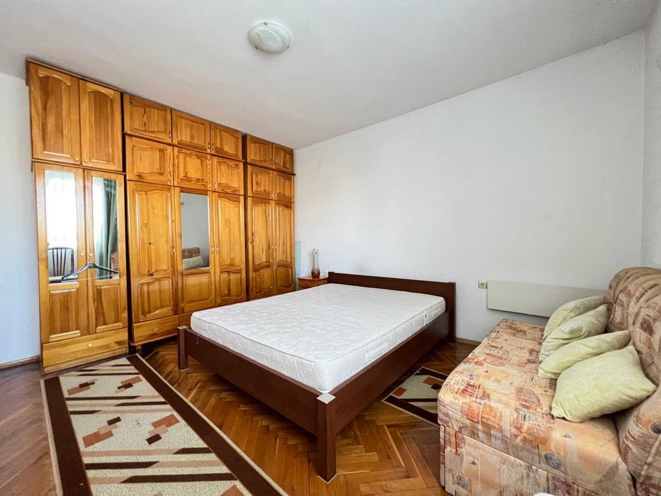 Чудесен тристаен апартамент в Центъра