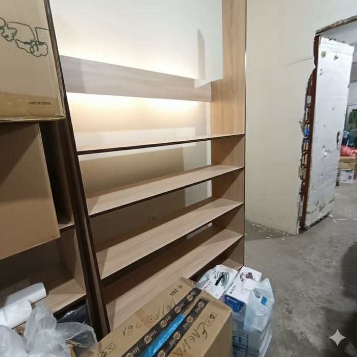 Полки ,стеллажи для товара