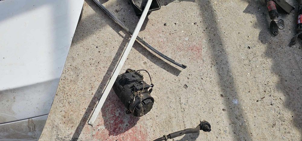 Части останали от Мерцедес Е220 CDI EVO