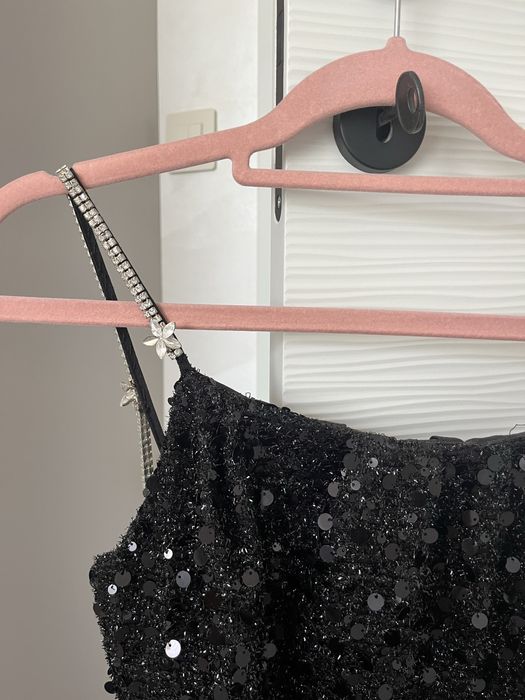 Черна рокля с пайети