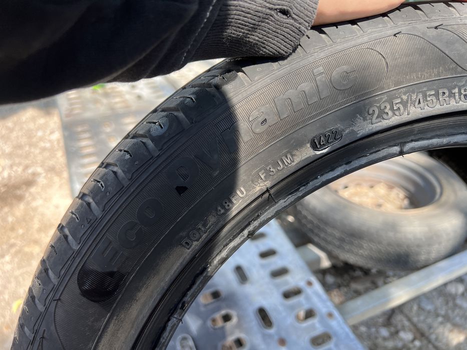 235/45/18 2 броя летни гуми Дот22 6.7мм