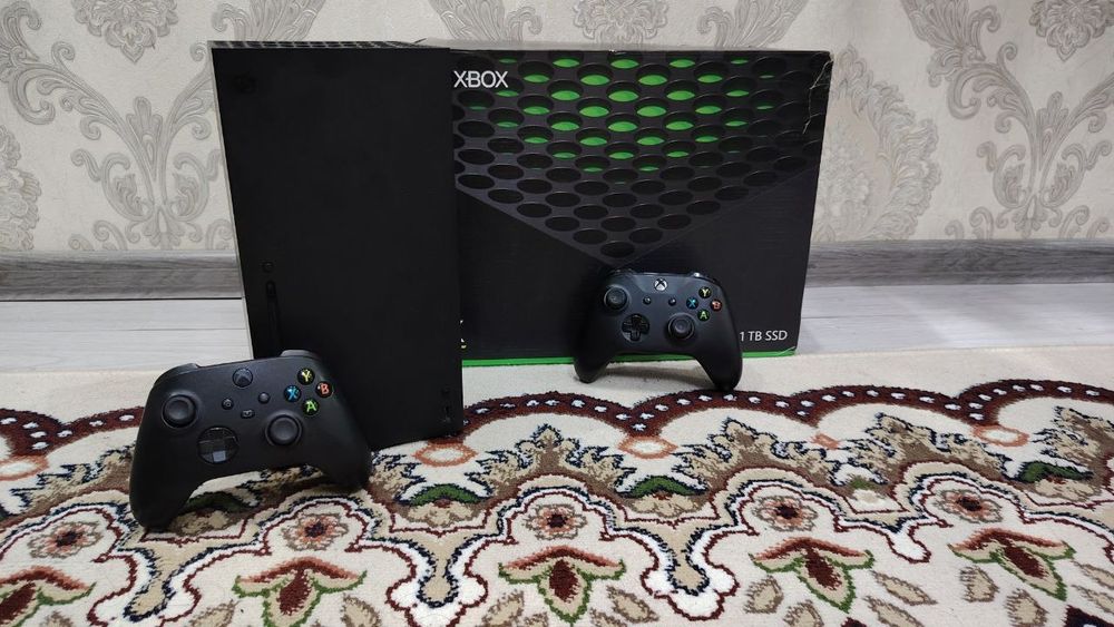 Продам Xbox series X 1 тб состояние отличное 2 джойстик