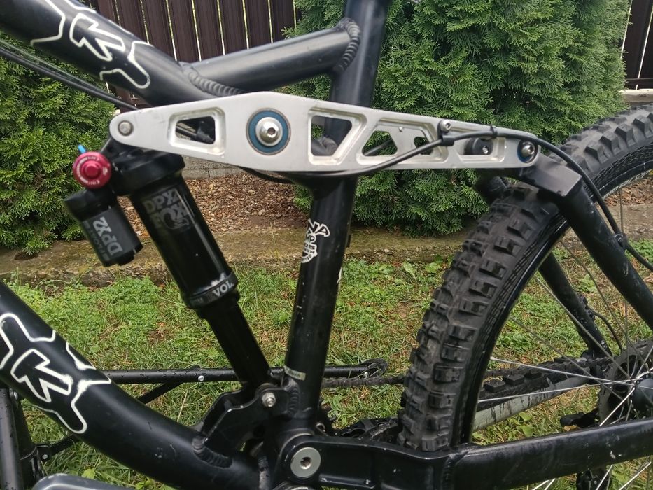 Bicicletă full suspension Kona Stinky - DH / Freeride