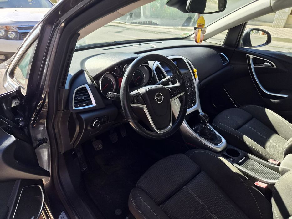 Opel Astra J  2010