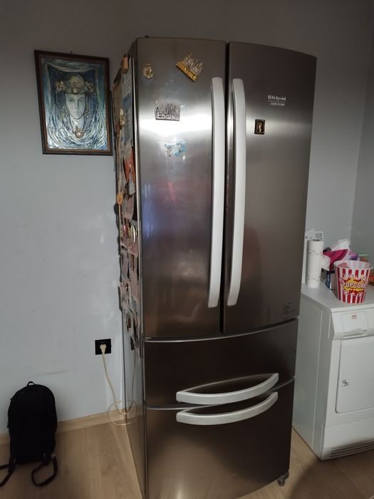 Хладилник със фризер